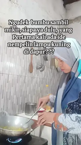 siapa yah kira2, yh pertama kali, sampe kayaknya semua konten di dapur pake lampu itu.. 🤔🤭#dapur #masak #masakdirumah 