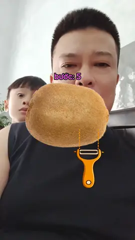 5 bước gọt KIWI bà con chú ý nhé! khó vô cùng nhé...😂😂😂#xuhuongtiktok #virał #hot @TRUNG TRONG TRẮNG 83✅ 