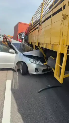 semoga dipermudahkn urusan sahabat treler fakhry..lori belakang mngantok...