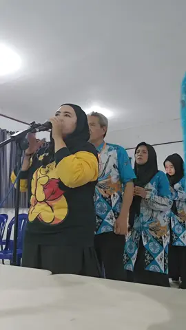 Nyanyi Berantai untuk lomba PGRI