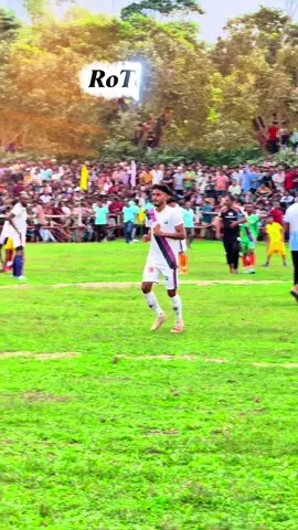 স্বপ্ন গোলপোস্টে নয়, নিজের ভিতরেই রাখো — রতন এর মতো!”#4k #foryou #nobigonji_puya #football 