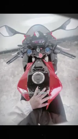 Đi đổ xăng cô bán xăng hỏi con chạy xe của ông xã hả 😂 mình cười “ dạ ko cô ơi, xe của con “ #cbr150r #dammepkl #cbr150 #idolface #cbr 