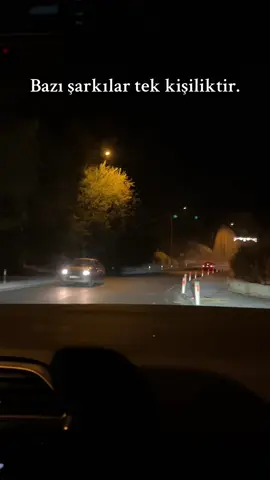 Bazı şarkılar tek kişiliktir.  #Göreme #geceyebirsözbırak #yolstoryleri #kapadokya #nevşehir 