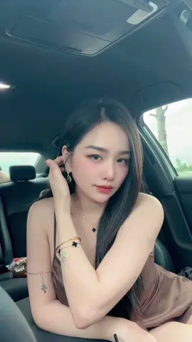 Vậy là cô ta ,không phải em đúng k ?