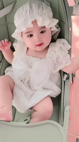 Nhà em ở đâu còn lâu mới nói 😆#meothang4 #mebau #embédễthương #baby 