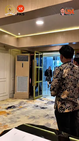 Bersama Komisi I DPR RI menyambut Delegasi Australia. Dalam pertemuan yang diisi dengan diskusi terkait sosial media bagi anak-anak serta artificial intelligence (AI). #dpr #parliament 