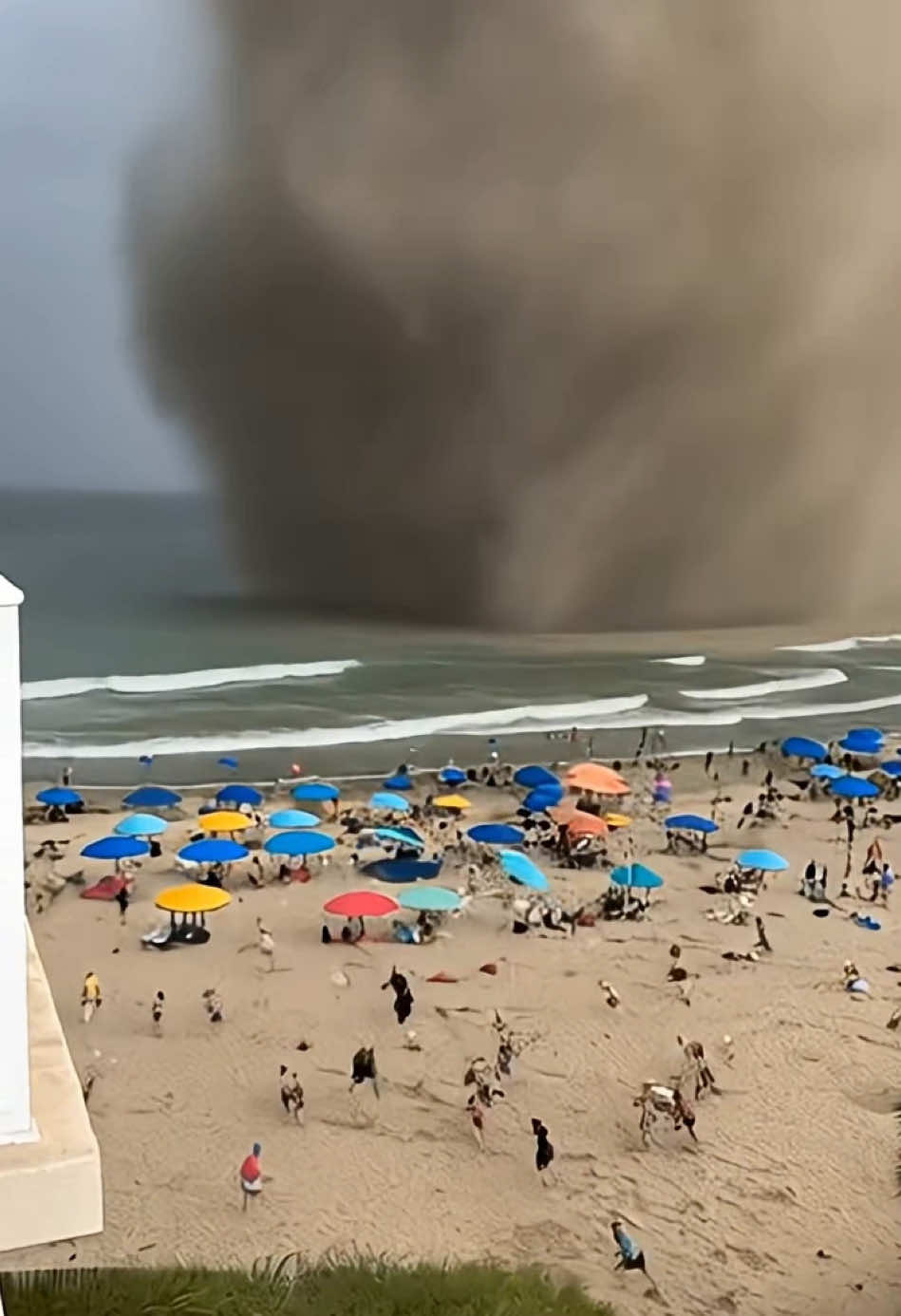 I have never seen such a strong storm before— streets are pure chaos 😱🌪#tornadoes #oklahoma #badweather #severeweather #thunderstorms #scary #fypツ