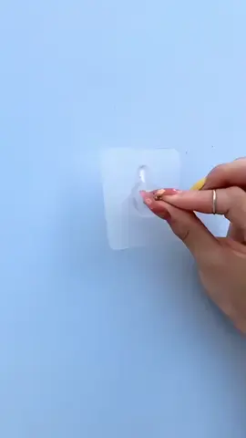 I didn't expect there is such a nail-free sticker. Now I don't need to drill holes to hang pictures on the wall. It is really useful. #hook