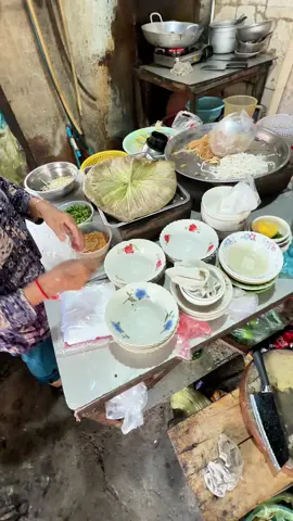 សម្រាប់ខ្ញុំឆ្ងាញ់ រស់ជាតិសាមញ្ញៗ លក្ខណៈគ្រួសារ តម្លៃសមរម្យ ខ្ញុំហូប បបរបាញ់កាញ់១ចាន ចាខ្វៃ១គូ ទឹកវីតាល់១ដប អស់ ៥៥០០៛ 