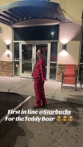 Who else is as crazy as we are!?! Give me all the cups!!  🧸🧸🧸 #starbucks #starbucksbearista  #starbuckscup #teddybear #bearista 