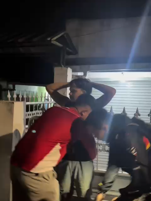 Patroli Tim Kujang Polres Sumedang Amankan Pemuda Diduga Pengedar Obat Terlarang di Sumedang Utara Sumedang  – Tim Patroli Kujang Polres Sumedang kembali menunjukkan komitmennya  dalam menjaga keamanan dan ketertiban masyarakat. Pada saat melaksanakan  patroli rutin, petugas menerima laporan dari masyarakat (Dumas)  mengenai adanya seorang pemuda yang diduga meresahkan warga dan terlibat  dalam peredaran obat-obatan terlarang di kawasan Jl. Serma Muchtar,  Kelurahan Situ, Kecamatan Sumedang Utara. Menindaklanjuti laporan  tersebut, Tim Kujang segera menuju lokasi dan melakukan pemeriksaan  terhadap terduga pelaku. Saat dilakukan penggeledahan, petugas berhasil  menemukan sejumlah barang bukti berupa obat-obatan yang masuk dalam  kategori obat keras terbatas tanpa izin edar. Barang bukti yang diamankan antara lain: - Tramadol sebanyak 1.123 butir - Trihexyphenidyl sebanyak 1.879 butir - 1 bungkus rokok merek Magnum - Uang tunai sebesar Rp174.500 - 1 tas warna hitam Kapolres  Sumedang AKBP Sandityo Mahardika, S.I.K., menyampaikan bahwa  penangkapan ini merupakan hasil kerja sama antara aparat kepolisian dan  masyarakat yang aktif memberikan informasi terkait kegiatan mencurigakan  di lingkungannya. “Setiap laporan masyarakat akan segera kami  tindak lanjuti. Kami juga mengimbau warga untuk terus berperan aktif  dalam menjaga keamanan lingkungan dan melaporkan jika mengetahui adanya  peredaran obat-obatan terlarang maupun tindak kriminal lainnya,”  ujarnya. Saat ini, pelaku bersama barang bukti telah diamankan ke  Mapolres Sumedang untuk proses penyelidikan dan penyidikan lebih  lanjut.