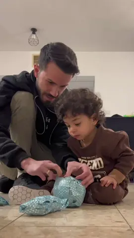 לפני 3 שנים עשיתי לירין בול אותו דבר 😂 מי פה מהוותיקים וזוכר את זה??  #משפחת_גולן #שוןיריןגולן #מתנה #פוריו #הפתעה 