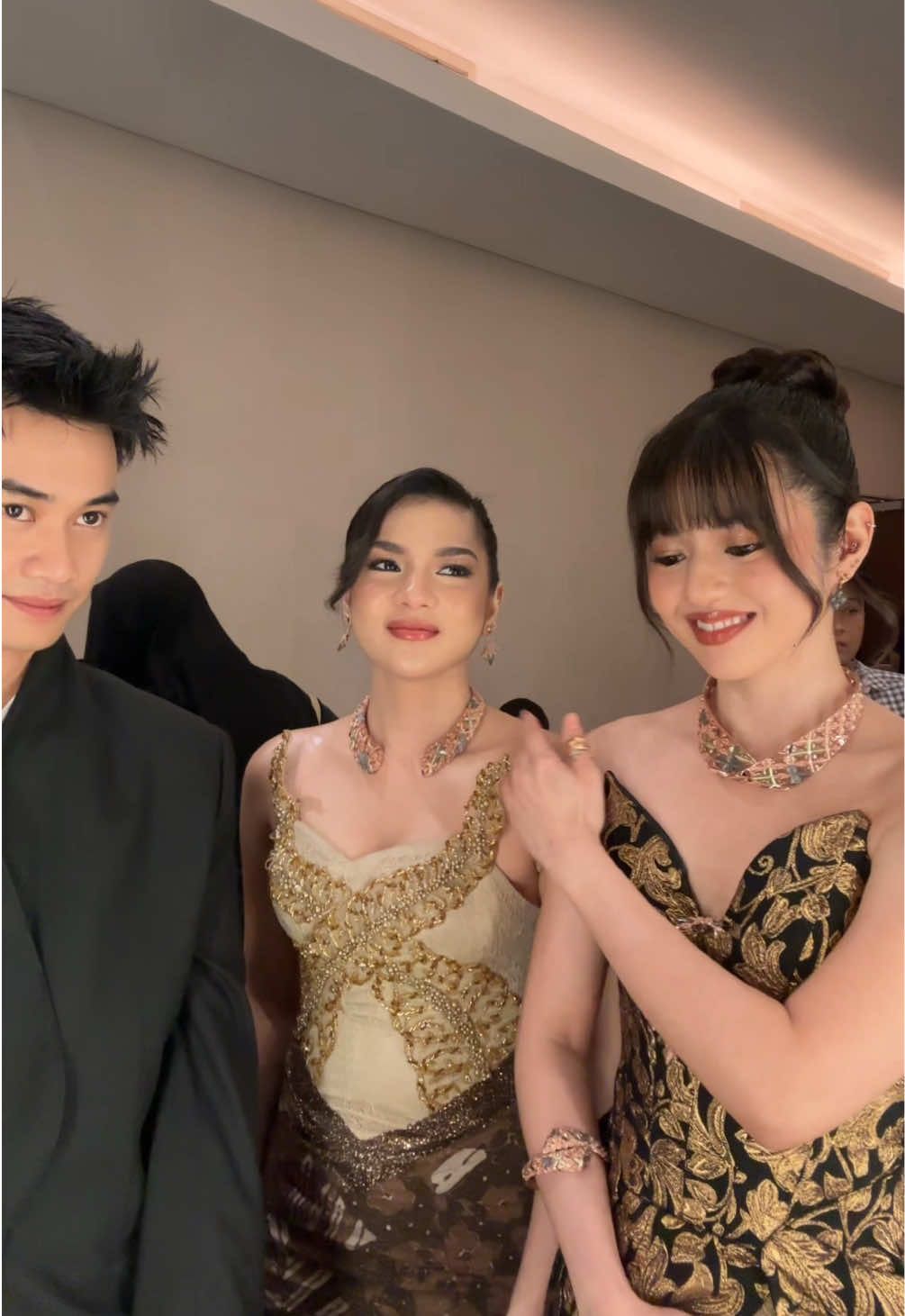 Agak janggal si kalo lo pada ga nonton kuncen hari ini @vonSsy ◡̈ @Davina Karamoy 