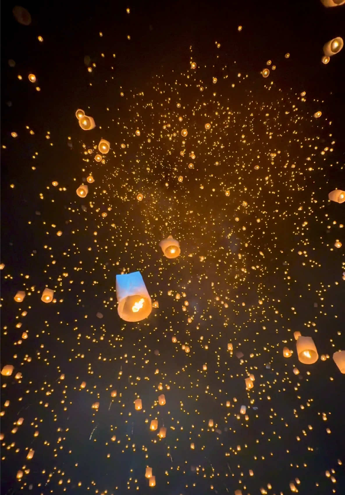Yi Peng (lantern festival) 2025 📍Chiang Mai, Tailandia #yipeng #loykrathong #chiangmai #thailand🇹🇭 