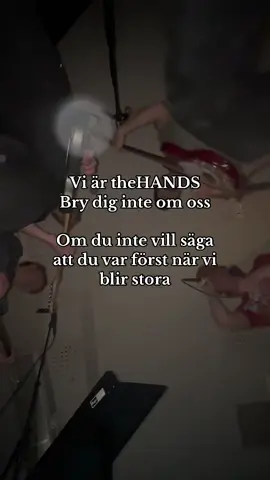 Album släpps INATT! Spelar i Göteborg på LÖRDAG Viskar har fått 260k streams IDAG Tack alla som lyssnar, ni är bäst 🫶 #theHANDS #indierock #newmusicfriday 