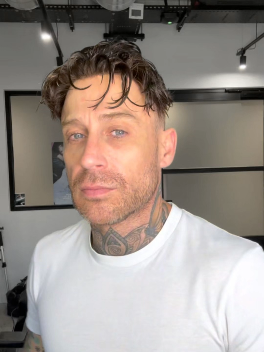 French lace and skin base with A shape front contour. Model: @bradbaker2.0 Hair info: Zyrosen Neo in color 4ash Follow for 10% off code: TK10 Link in bio #fyp #lordhair #hairreplacement #beforeandafterchallenge #hairsystems #HairTok #hairpiece #nonsurgicalhairreplacement #hairlosssolutions #hairpieceformen #blackfridaydeals #blackfriday2025 #hairsystemcare #confidenceboost #hairlosscommunity #bald #hairloss #hairlinereceding #menwig #youarenotalone