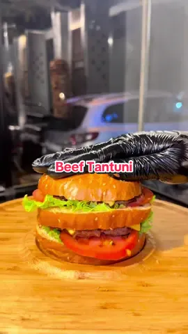 @Beef Tantuni😋 Azadlıqda yaşayan hər kəs bu zurna hatay dönərin dadına mütləq baxsın👌🏻🤤Hələ 3-ü birində tantuniləri,apaçi burgerləri də çoxx dadlıdır🤌🏻Wolt və Bolt Food-da var.Tələbələrə də 20% endirim mövcuddur ❤️*sponsor #tantuni #döner #burger #azadlıq 