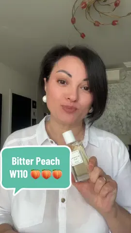 Bitter Beach este un parfum voluptuos, fructat-gurmand care capturează esența unei piersici coapte, pline de nectar, dar cu o aluzie amară, intoxicantă. Notele de Rom, Cognac, piersici  și Patchouli îi conferă o senzualitate opulentă, dulce-acrișoară și persistentă. La Essens găsiți această aromă sub codul w910 🍑 și este fenomenal pentru iubitoarele de arome dulci . #bitterpeach #aroma #parfum #essens #senzatii