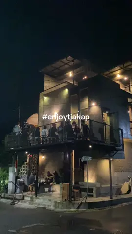 enjoy bertjakap #placetogomalang2025 #malang #fyppppppppppppppppppppppp #tjakap #malangcoffeeshop 
