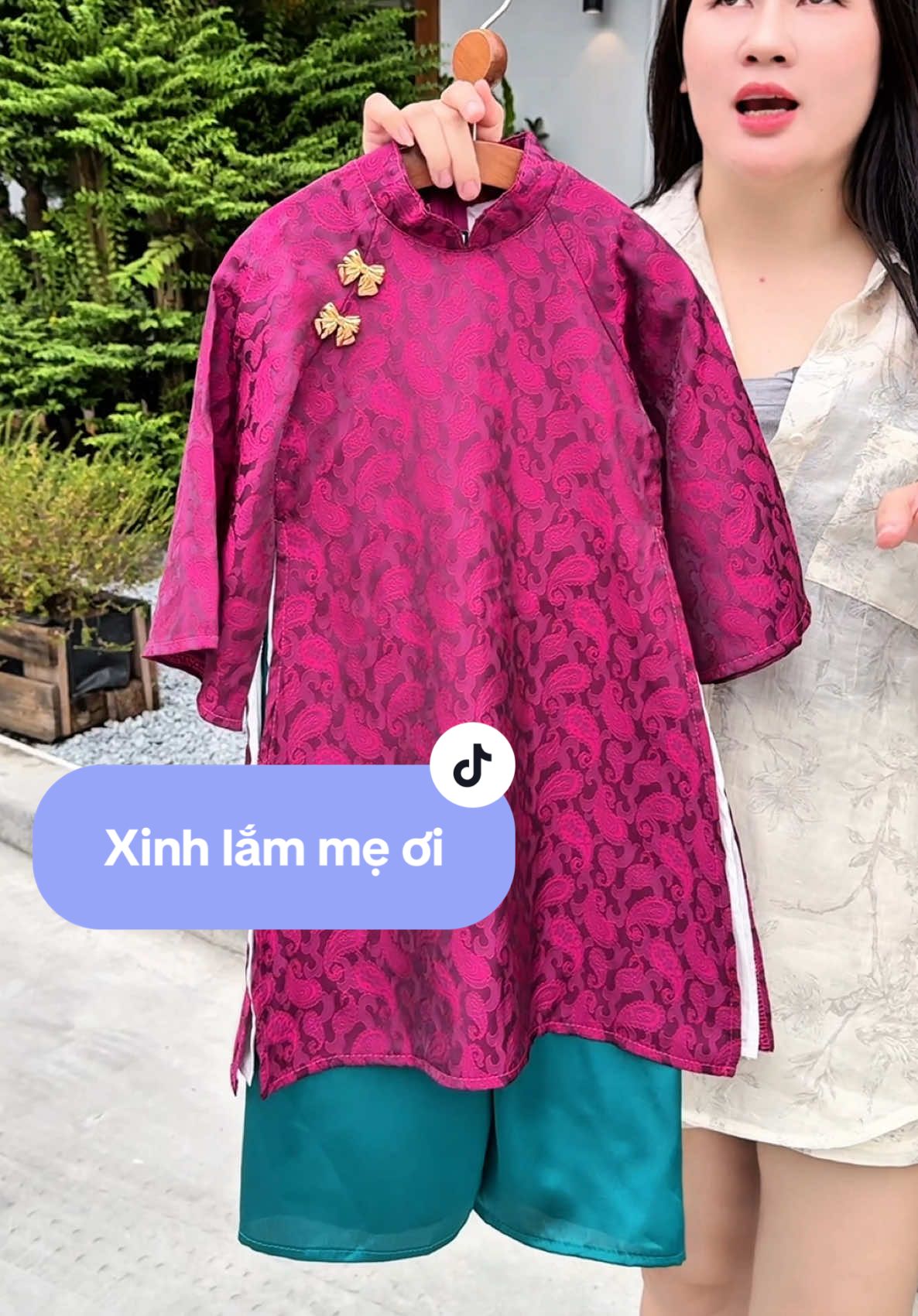 Công nhận áo dài đẹp mặc đi chơi đi tiệc ăn cưới tết 🧧 đều đẹp ạ  ##thoitrangtreem##tiktokshop##aodaibegai##aodaitet2026##aodaichobe