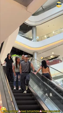 Escalator prank #fyp #usa #tiktok #funnymoments #prank 