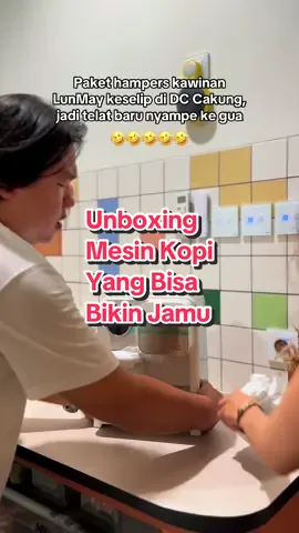 Mesin kopi yang ga cuma bisa bikin kopi, tapi bs bikin jamu, wedang, milk tea. AAAAAA AKU CINTA KECANGGIHAN INIHHHHH 😍 @NOD Drink Maker 