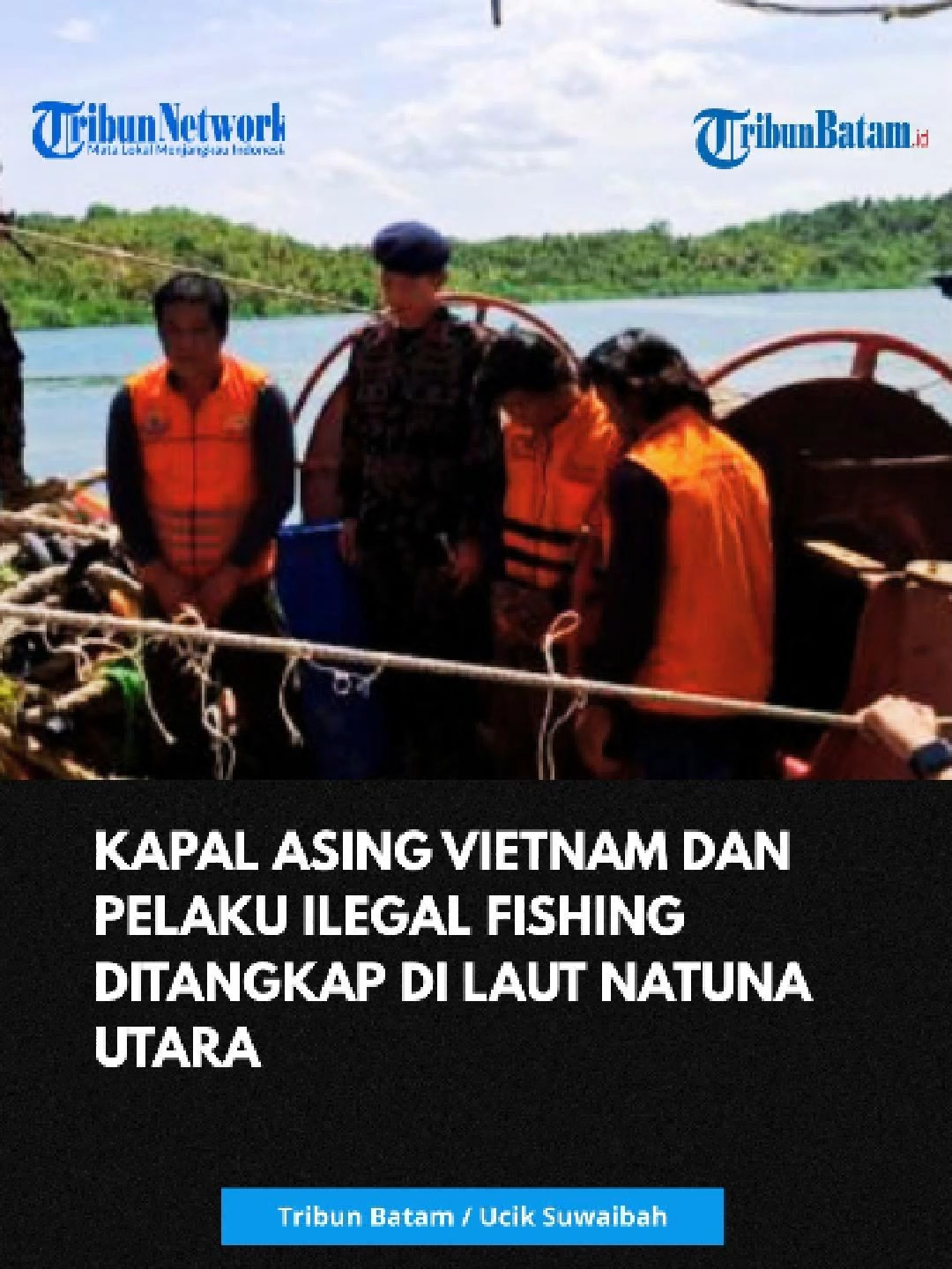 Tiga pria berkewarganegaraan Vietnam tampak mengenakan rompi oranye bertuliskan pelaku ilegal fishing saat digiring petugas di Pangkalan Pengawasan Sumber Daya Kelautan dan Perikanan (PSDKP) Batam, pada Kamis (6/11/2025).  Mereka diduga melakukan penangkapan ikan ilegal di perairan Laut Natuna Utara. Kapal berbendera Vietnam dengan nama lambung HP 9213 TS itu tertangkap tangan tengah beroperasi di Zona Ekonomi Eksklusif Indonesia (ZEEI) tanpa izin resmi.  Kapal berukuran 70 gross ton (GT) tersebut membawa alat tangkap jenis trawl dan hasil tangkapan berupa cumi kering. Direktur Jenderal Pengawasan Sumber Daya Kelautan dan Perikanan, Pung Nugroho Saksono atau akrab disapa Ipunk, turun langsung meninjau kapal hasil tangkapan itu di Batam.  Menurutnya, penangkapan bermula dari deteksi pusat komando KKP yang mencurigai pergerakan kapal asing di Laut Natuna Utara. 