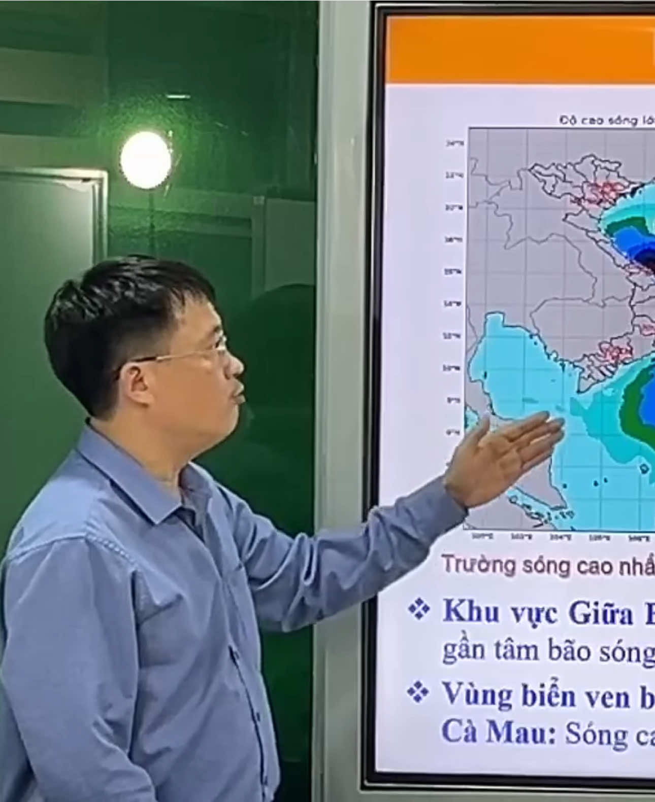 🚨 Khẩn cấp! Bão số 13, đạt cấp 12, giật cấp 14 – Nguy cơ tàn phá lớn khi đổ bộ vào đất liền đêm nay! ⛔️ Ông Nguyễn Xuân Hiển, Phó Giám đốc Trung tâm Dự báo khí tượng thuỷ văn quốc gia cung cấp thông tin về cơn bão số 13 lúc 16h00 ngày 06/11/2025! #gialai #quynhon #binhdinh #Kalmaegi #chubaoveofficial 