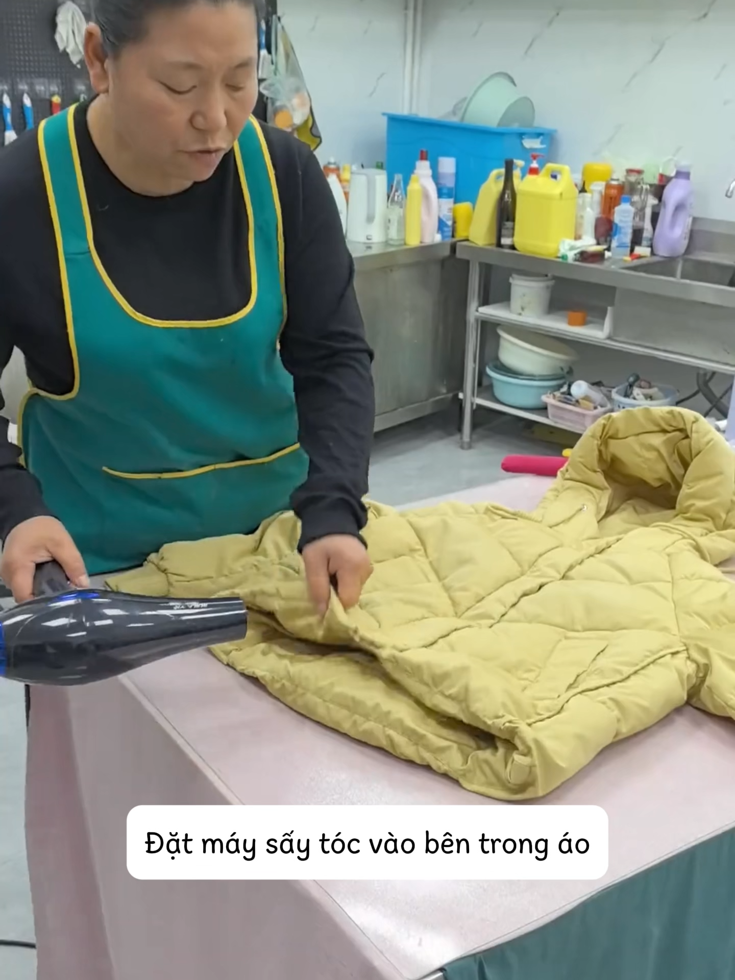 Quần áo giặt xong bị vón cục? Dùng 1 mẹo này là phẳng lại ngay! ✅ #giatdodong #meogiatquanao #meohay