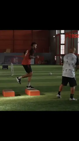 keras juga itu sabetan Maxwell 🤣#persijajakarta #1928 #setorypersija #thejak #metalitasjakarta 