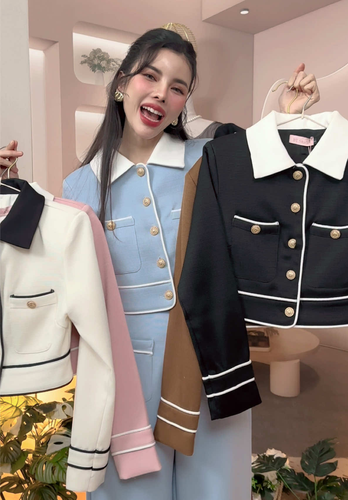 มาเติมสต็อกแล้วนะคะ งานชุดทวิสต์สีดำและขาวมาแล้วจ้า #btstudio #ชุดออกงาน #ชุดทํางาน #ชุดสูท #ผ้าทวิต 