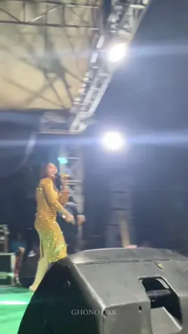 Ku biarkan senyum ku menari di udara, uasik bak @riaandika_2 