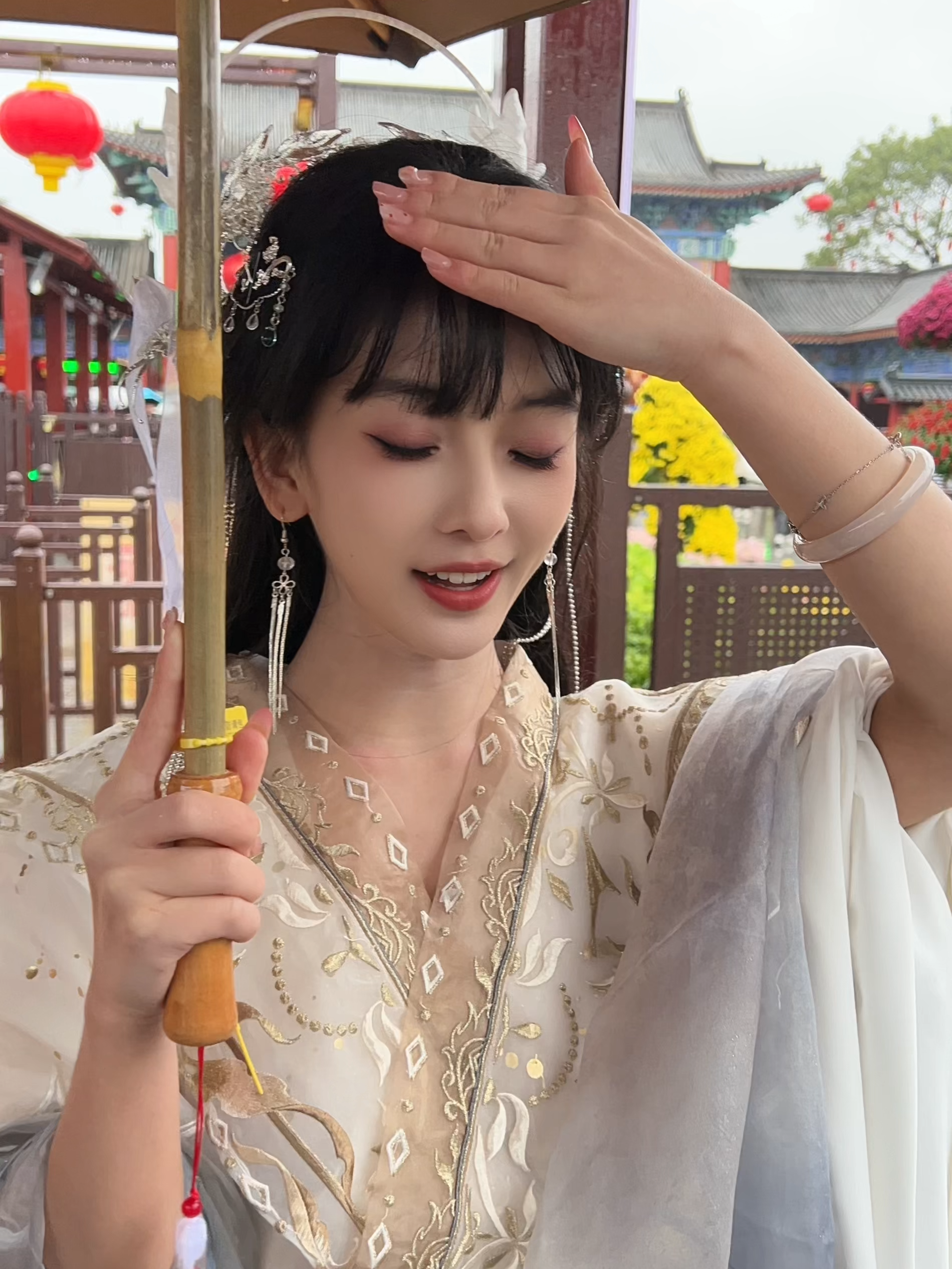 小甜教我哪里的话 哈密瓜方言吗#心碎小甜 #万岁山武侠城遇上菊花节 #万岁山武侠城