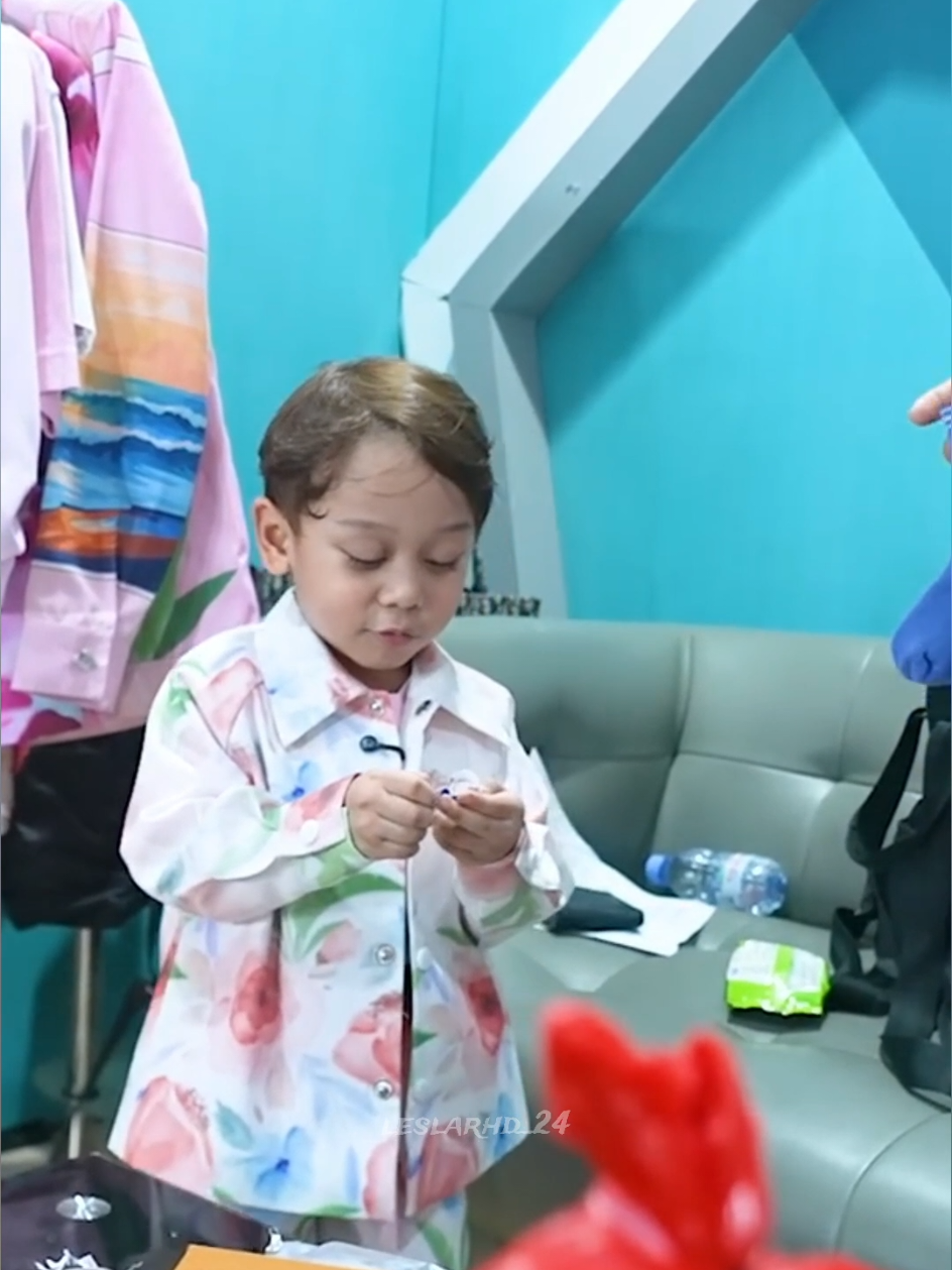 😅😅😍... Nonton full nya di youtube LESLAR ENTERTAINMENT #muhamadlevianalfatihbilar #leshiativanabillar #rizkybillar #lestykejora #leslar 