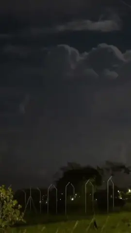 lighting e seng kuoso ⚡  #mendung #petirmenyambar  #sangpungasabumi #salamsatunyaliwani🐊💚🔥 