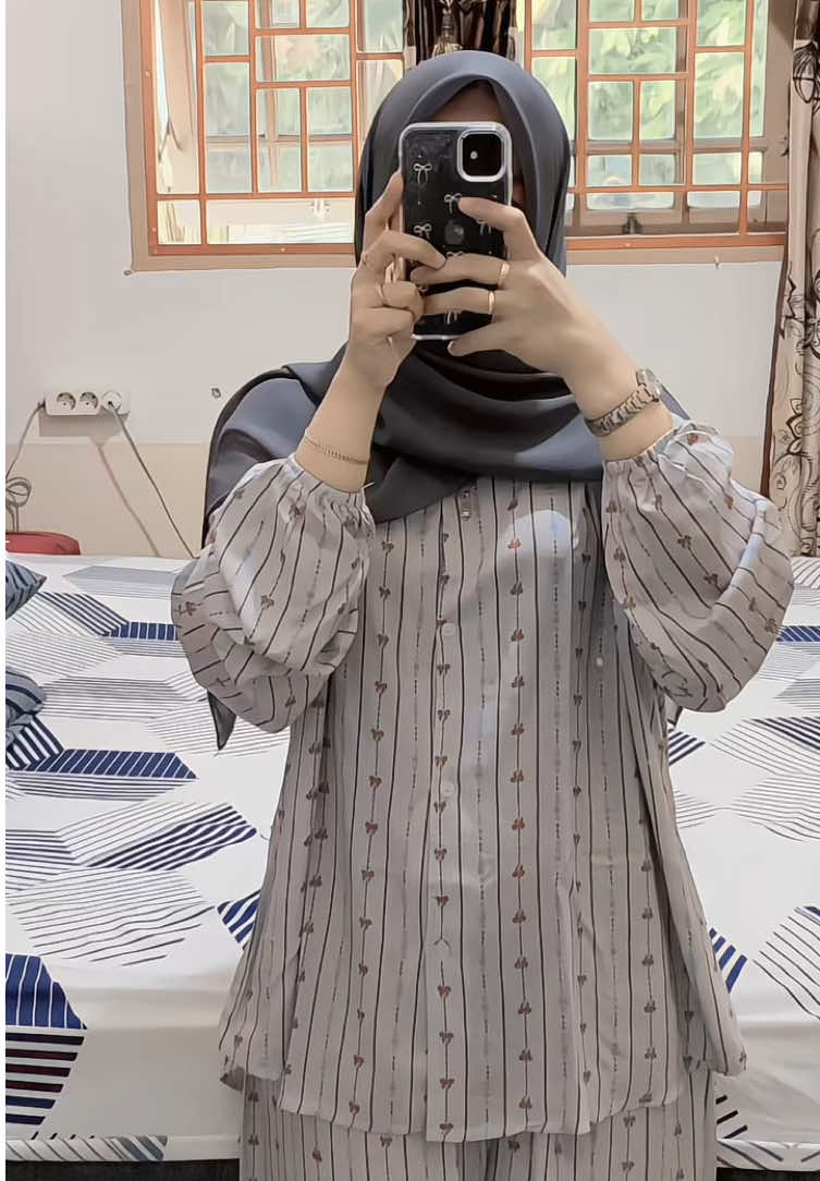 secinta itu sama one set dari @kallyoutfit sampe cuci kering pake😭🫶🏻