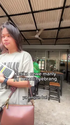 Gue rasa semua kendaraan juga takut ama dia #tomboy 