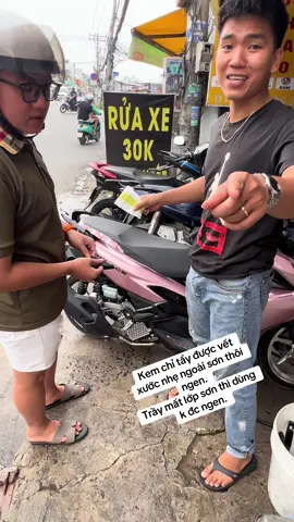 E trai gò vấp vô chấm a phát😄 Này là kem tẩy chứ không phải sơn nha. Chỉ tẩy được vết xước nhẹ ngoài sơn thôi. Cứ qa e dùng nha.#kemtayvetxuoc #xuonghuongtiktok #tiktokviral #tiktokshop 