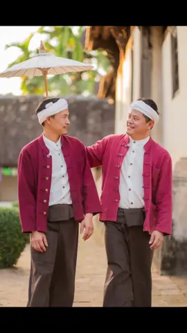 ดูสายตาที่เค้ามองกันสิทุกคน บอกได้คำเดียวว่า... หวานเจี๊ยบ 🤣🤣🤣 มาเที่ยวเชียงใหม่ทั้งที อยากมีภาพความทรงจำสวยๆแบบนี้ ทักแชทมาได้เลยน๊า ยินดีให้บริการครับ #วัดต้นเกว๋น #พรีเวดดิ้ง #คู่รักlgbtq #ช่างภาพเชียงใหม่ #ตี่ตี๋ช่างภาพวัดต้นเกว๋นเจ้า 