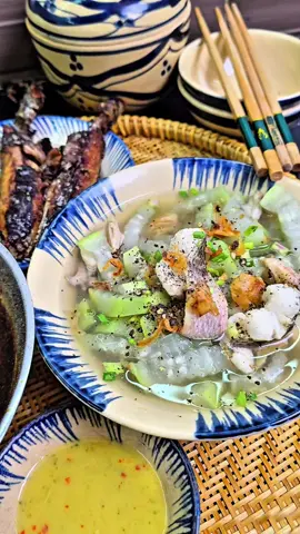 Gạch cua kho quẹt , canh bầu cá lóc , cá biển chiên ăn hao cơm lắm đó cả nhà ☺️ #monngonmoingay #bepnhaphuong #comque 