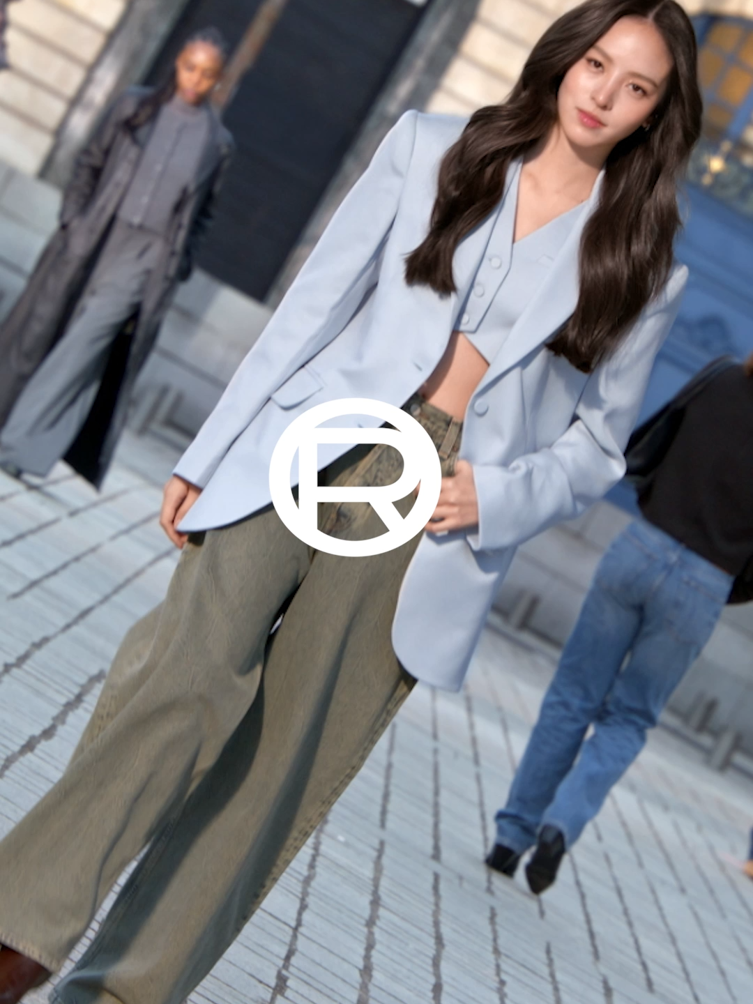 ✨ ใหม่! L’Oréal Paris Elseve Glycolic Gloss ผมกลอสเงางาม 3X* ทันทีหลังสระ #LOrealParisTH #Glycolicgloss #LOrealParisElseve #Haircare #รีวิวแชมพู *ผลทดสอบในห้องปฏิบัติการบนปอยผมที่ใช้แอลเซฟ ไกลโคลิค กลอสแชมพู + คอนดิชันเนอร์ +แอซิดดิไฟเออร์ เปรียบเทียบกับไม่ได้ใช้ โดย L’Oréal Research & Innovation ประเทศอินเดีย เมื่อเดือน พฤศจิกายน 2567