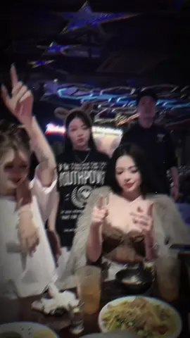 Anh rất thích ăn hải sản đặc biệt là mực  cặp ngò à 🤣🤣