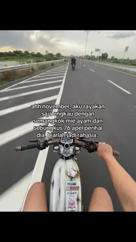 don't forget to be happy this month🙂. #fyp #cbindonesia #cb125se #cbdownsize #nyebeyuk 