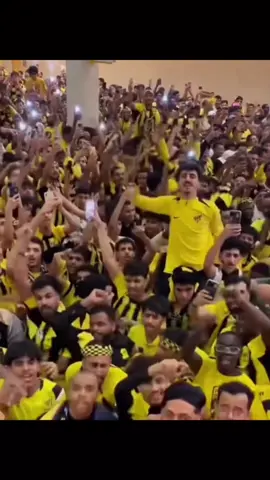 تيكتوك..ما ادري ليش جمهور الجار منتظرين يوم السبت على احر من الجمر لدرجة انهم مسوين اهزوجه بحلم بيك..بحلم بيك..يوم السبت أنا مستنيك 😂 وأنا وكل اهلاوي نقول بس يا مياووو تراك ازعجتنا وبإذن الله يوم السبت تطلع من المدرج من الدقيقه 70 🤣🤣🤣 واللهم وفق اهلينا وحقق لعشاقه كل ما يتمنونه🤲💚 #tiktok #creatorsearchinsights #explore #الاتحاد_الاهلي #fyp 