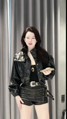 Màu đen trông chất gheeee #xuhuong #thinhhanh #fybシ #viral #setdoxinh @Nguyễn Châm Anh 