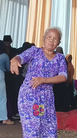 joget lucu versi nini gude #lucu #ngakak #jogetviral #masukberanda #lewatberanda 