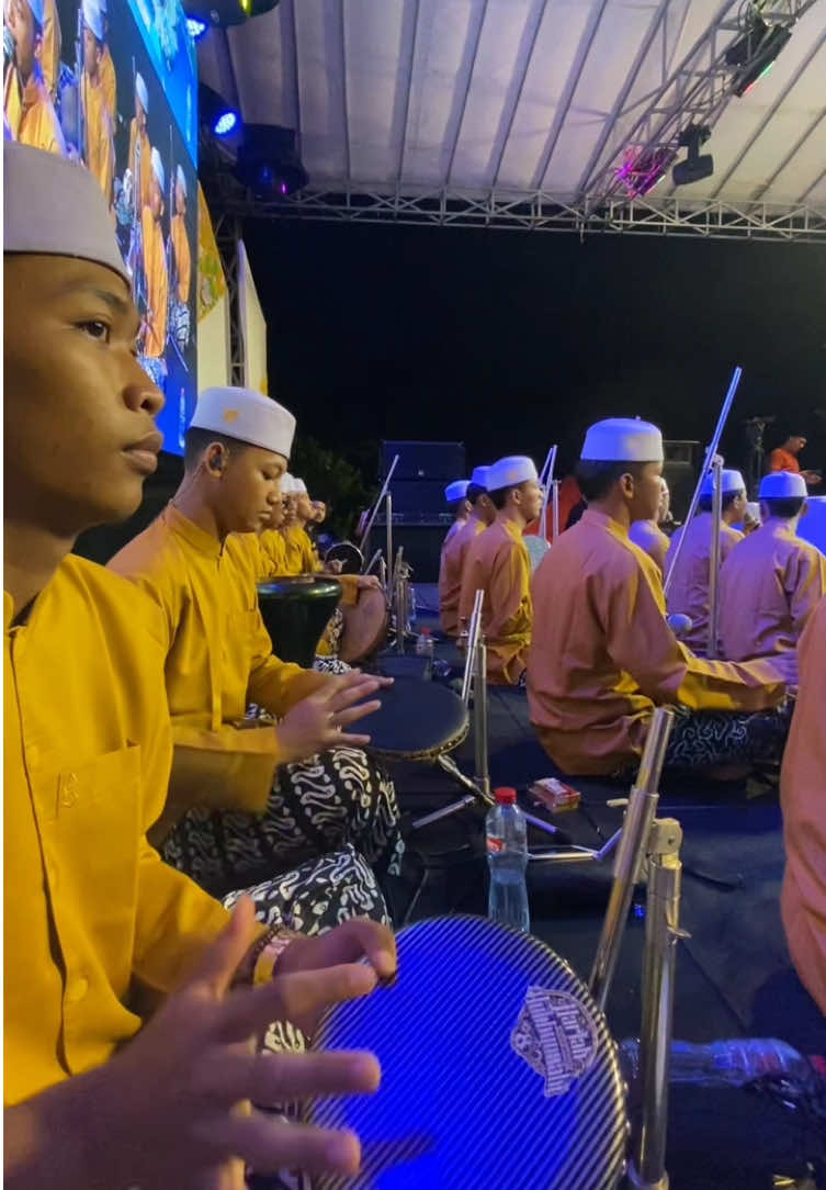 Clup Clup Cerrr😅 @Majelis Hubbunnabi Jombang @SOMBROW Audio  #majelissholawat #hadroh #hadrohsholawat #hubbunnabijombang #lfl 