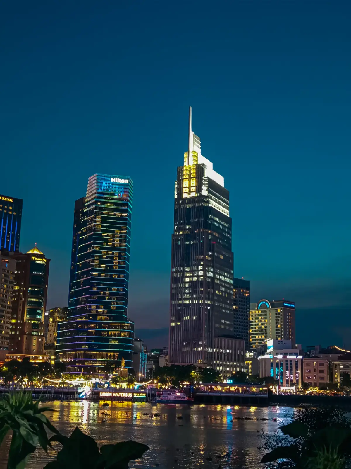 Bình yên giữa lòng thành phố rực rỡ. #xuhuongtiktok #viral #quan1 #saigon 