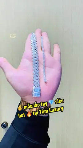 ✌️ mẫu lắc tay siêu hot 🔥🔥 có tại #tamluxury sang trọng đẳng cấp siêu lấp lánh #lactay #lactaynam #lactaynu #lactaykimcuong 