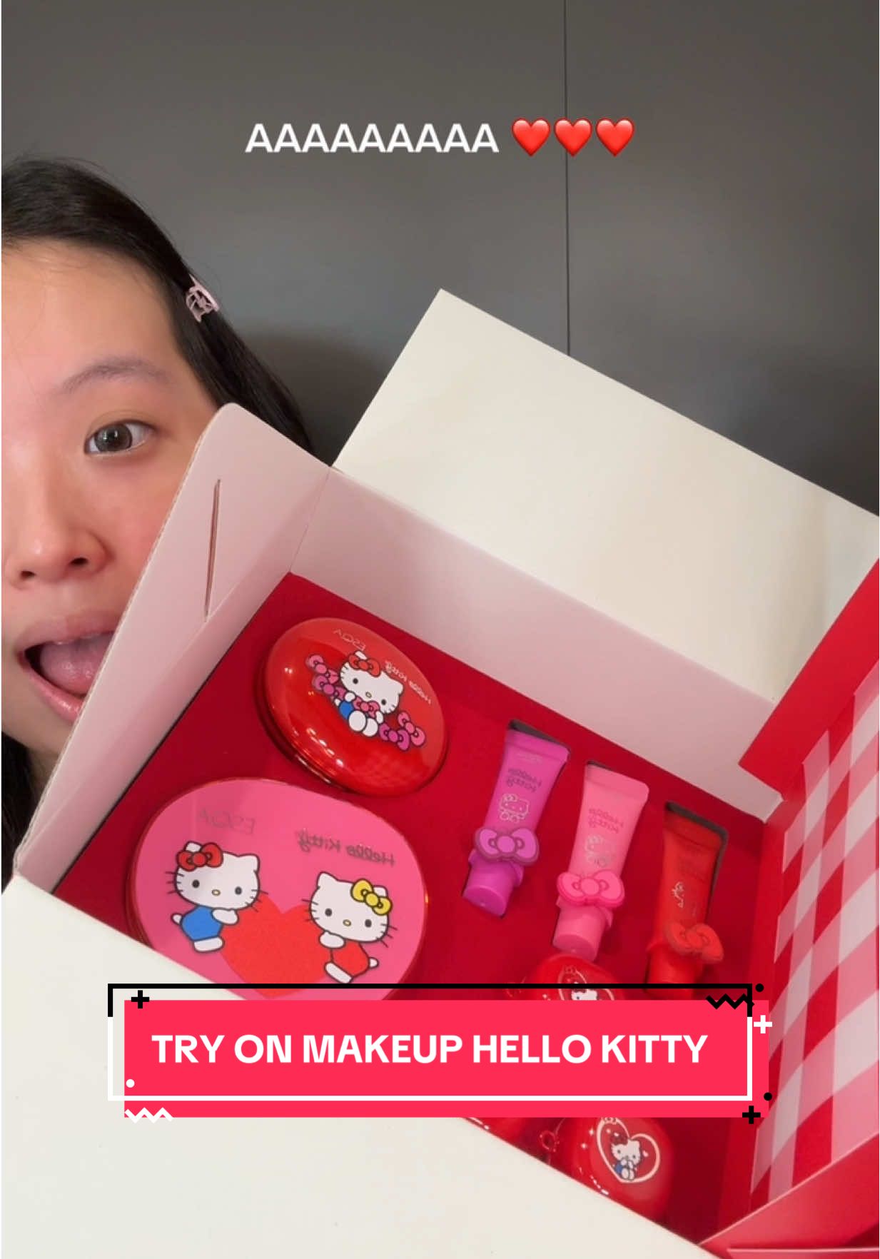 INI COLLECTION TERIMUT SIHHH 😩😩❤️ akhirnya ESQA ❤️ Hello Kitty udah launch di toko oren!! buat yg mau swatch2 dulu bisa ke pop up booth hello kitty diner by ESQA di PIM 2 sampe tgl 9 november! #hellokittybyesqa #hellokitty #esqa #makeup #servingsweetness 
